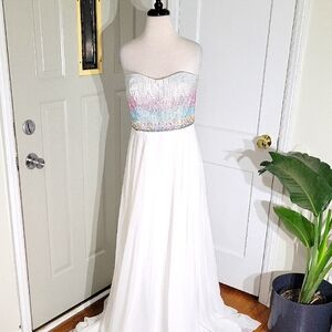 NWOT Tony Bowles White Formal With Rainbow Embelished Bust Sz 10🏖